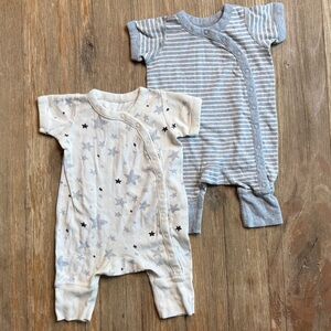 Moon and Back by Hanna Andersson Two Baby Rompers in Gray/White Stars Newborn
